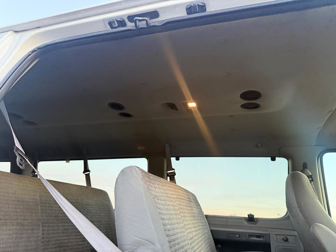 Used 2001 Ford E-350 and Econoline 350 Club Wagon image 20