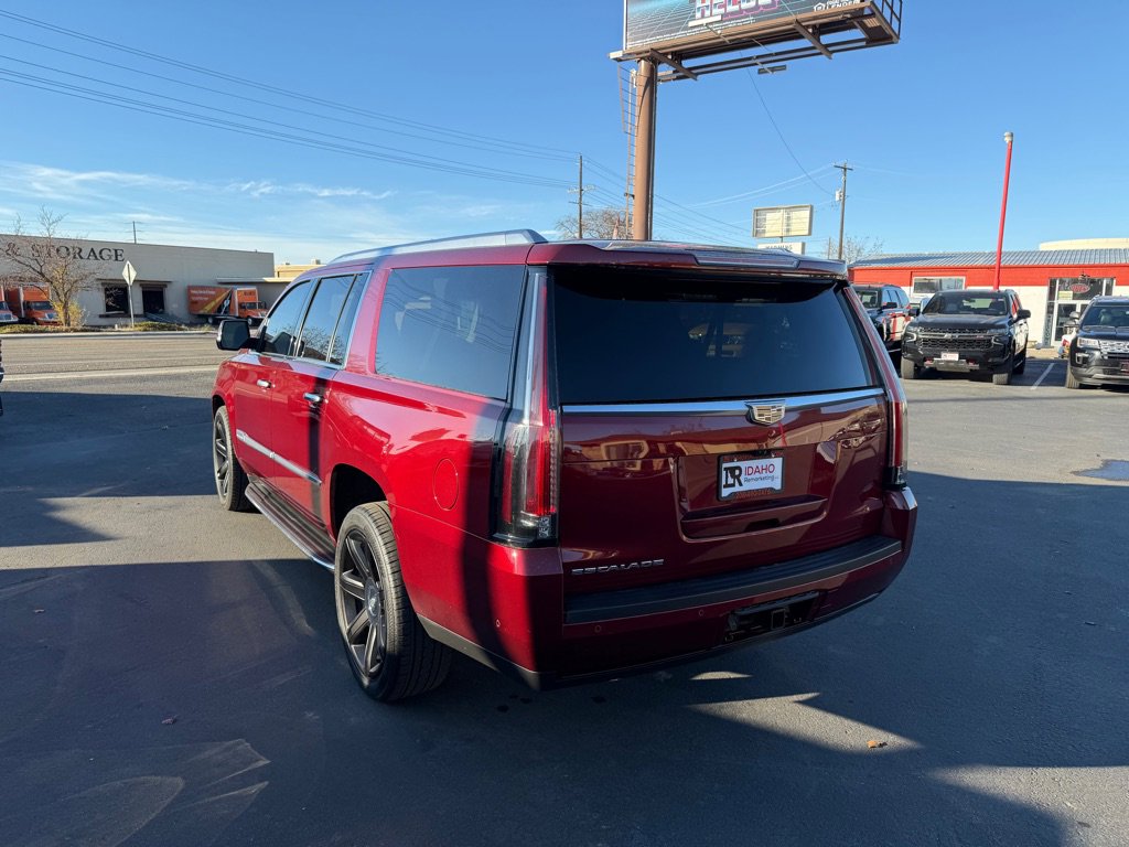 Used 2017 Cadillac Escalade ESV Luxury image 4