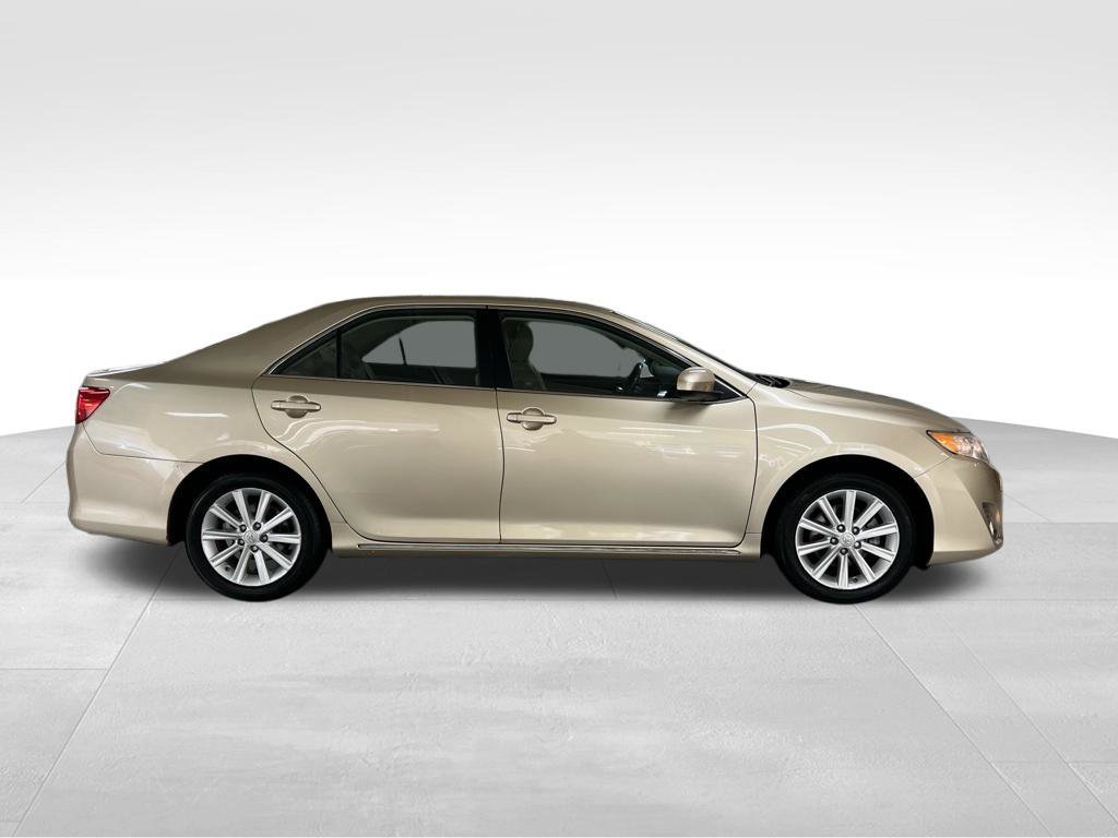 Used 2012 Toyota Camry XLE w/ Convenience Pkg FWD image 6