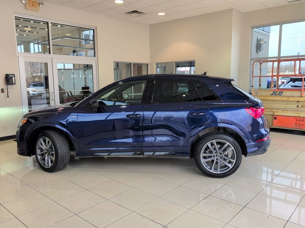 Used 2024 Audi Q3 2.0T Premium Plus w/ Premium Plus Package image 2