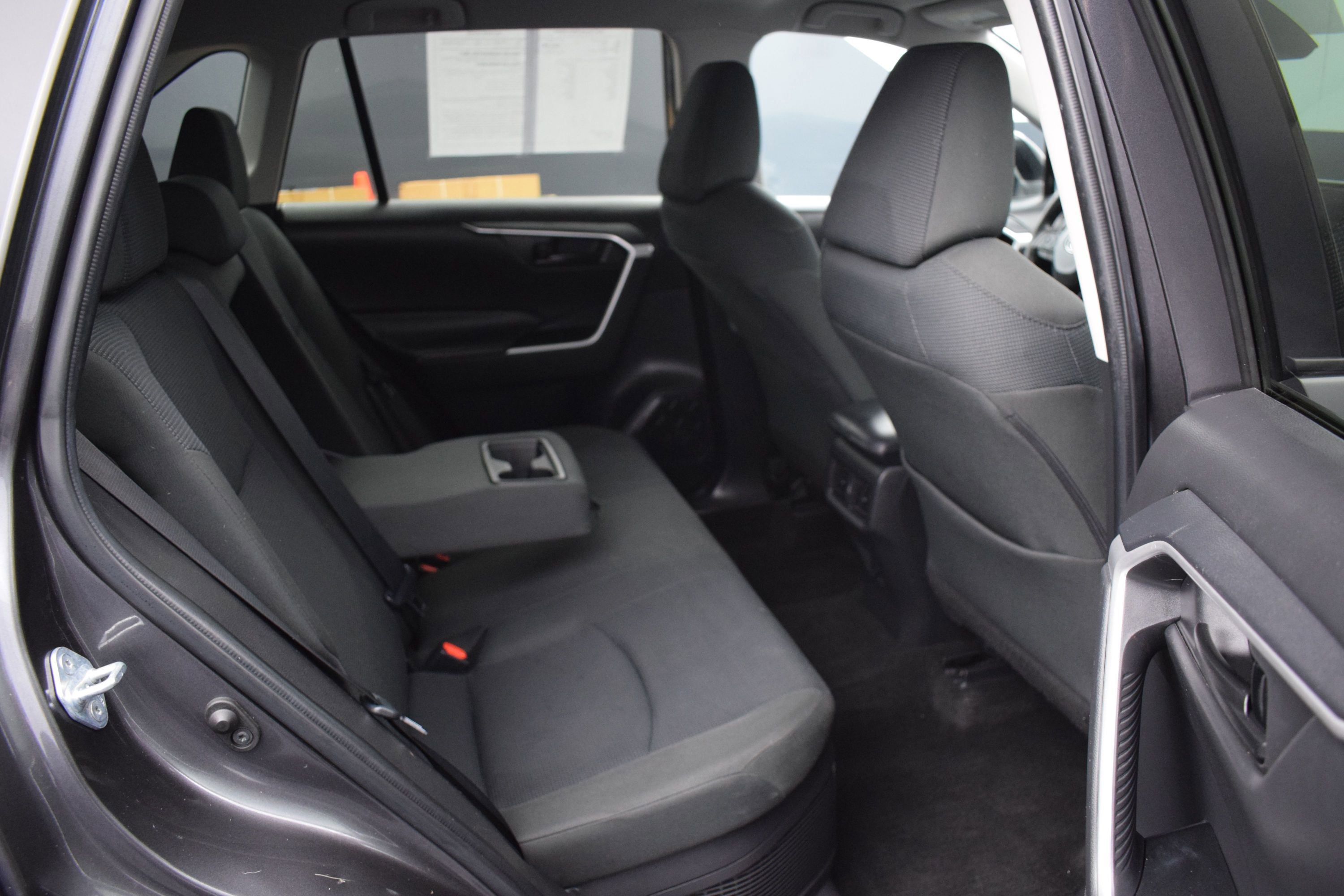 Used 2021 Toyota RAV4 LE AWD/4WD image 11