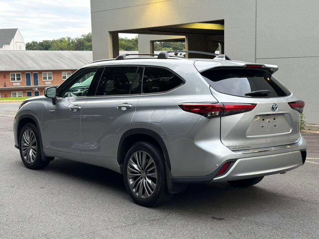 Used 2021 Toyota Highlander Platinum AWD/4WD image 3