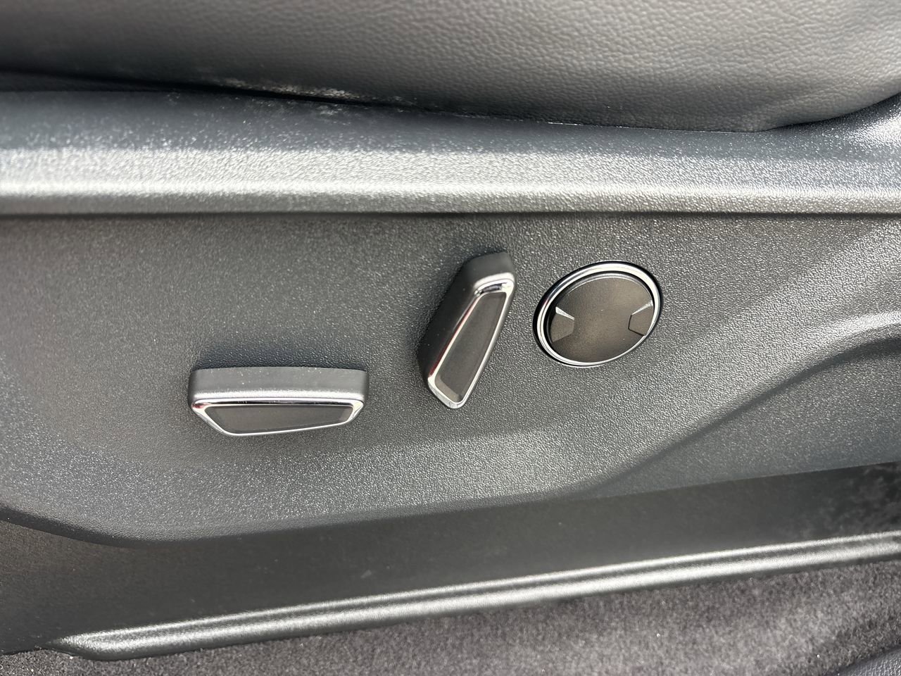 Used 2025 Ford F150 Lariat w/ Equipment Group 502A High image 20