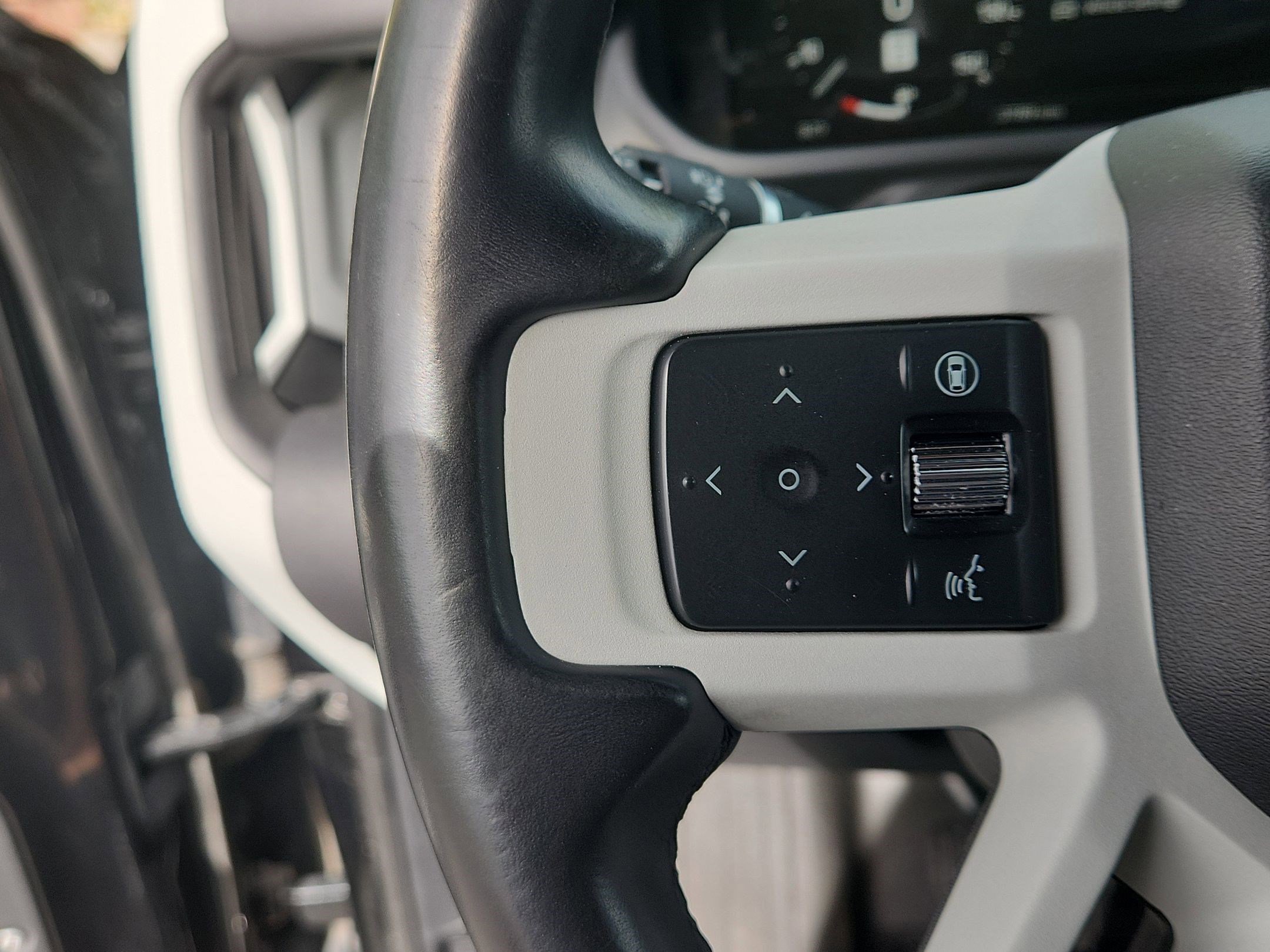 Certified 2024 Land Rover Defender 110 X-Dynamic SE AWD/4WD image 17