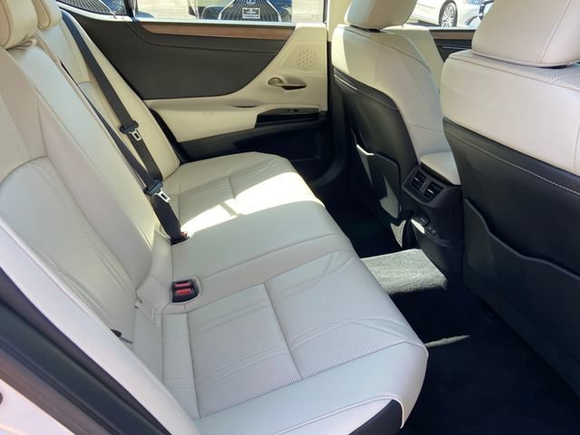 Used 2023 Lexus ES 300h w/ Luxury Package FWD image 27