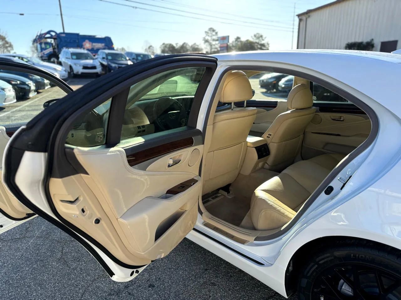 Used 2015 Lexus LS 460 w/ Comfort Package RWD image 25