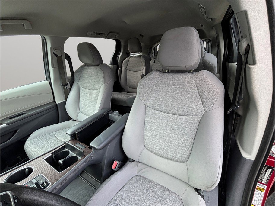 Used 2021 Toyota Sienna LE FWD image 16