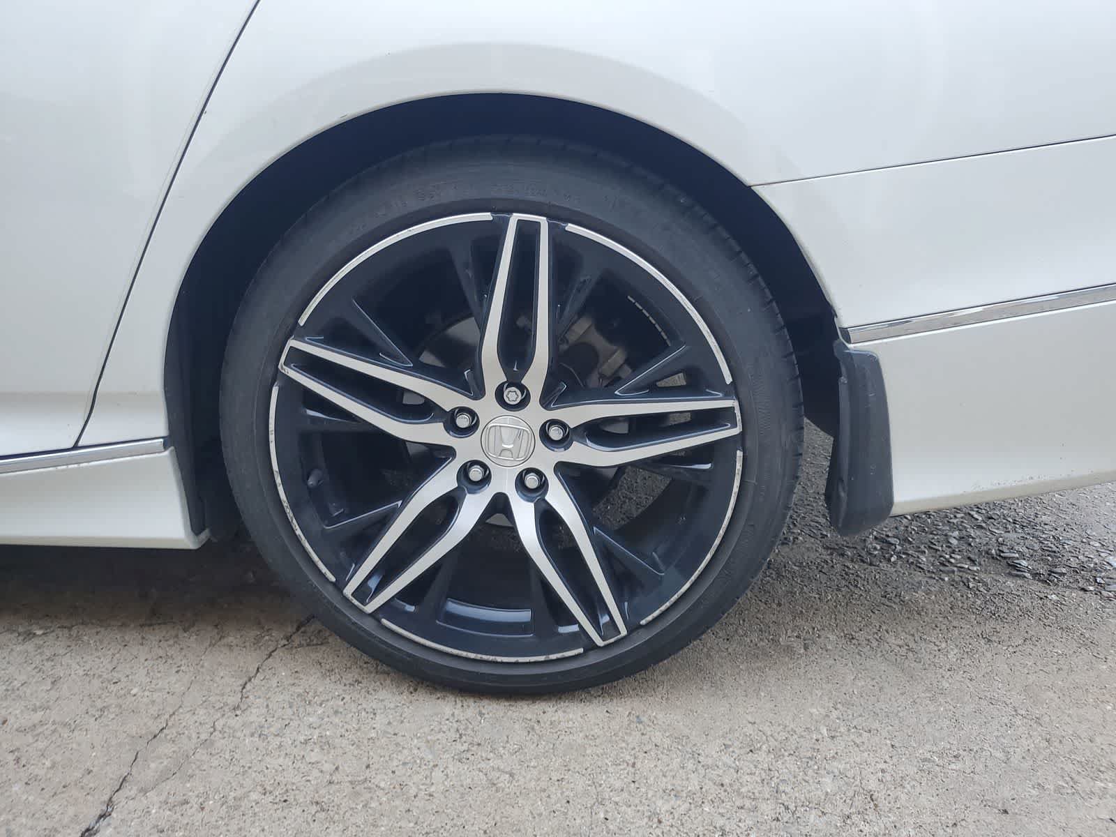 Used 2022 Honda Accord Touring image 12
