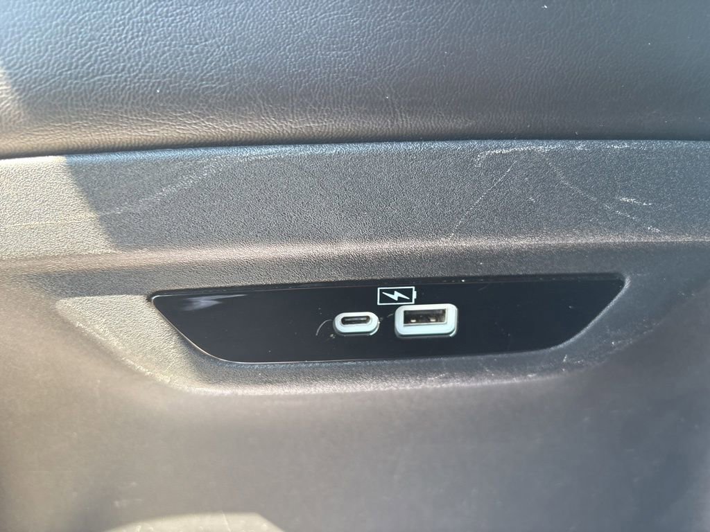 Used 2023 Chrysler Pacifica Touring-L FWD image 33