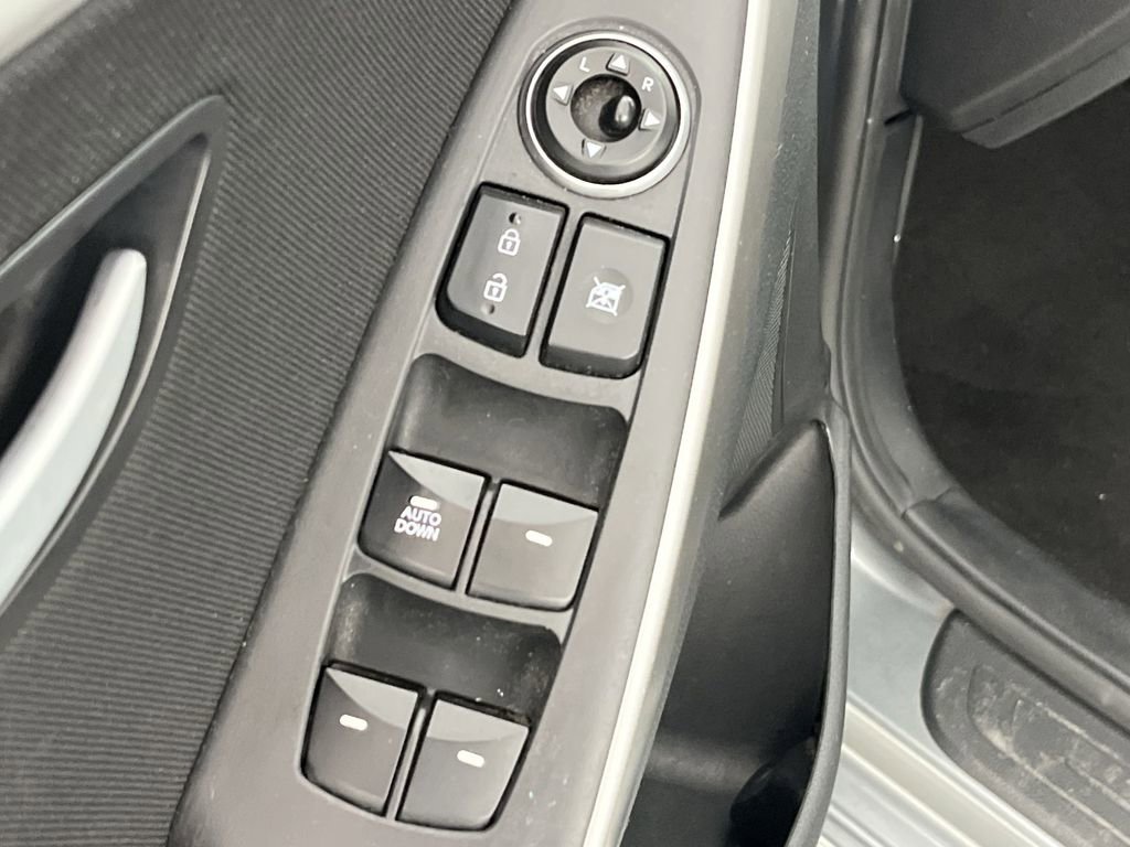 Used 2017 Hyundai Elantra GT FWD image 13