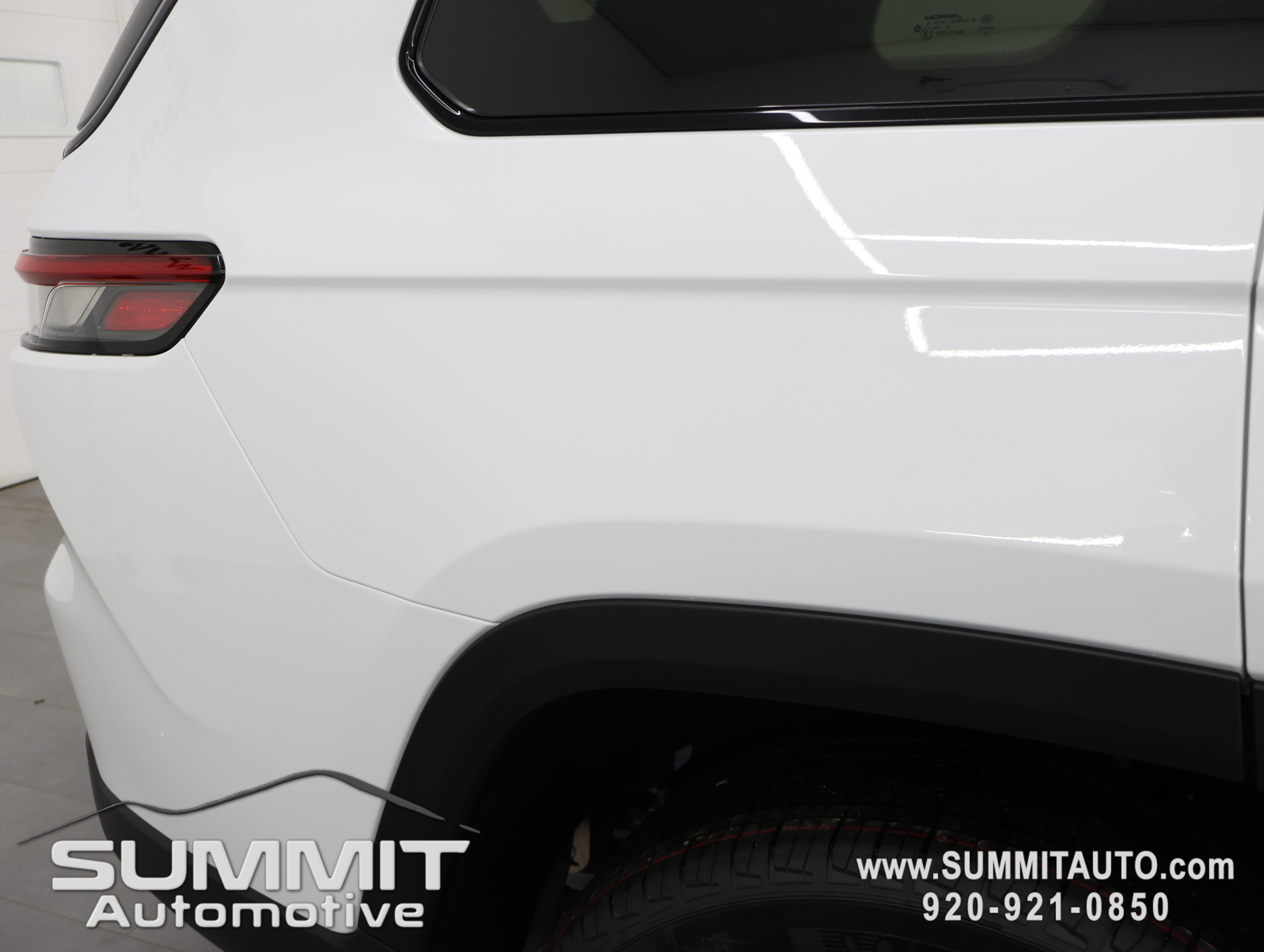 New 2026 Jeep Grand Cherokee L Laredo Altitude image 24