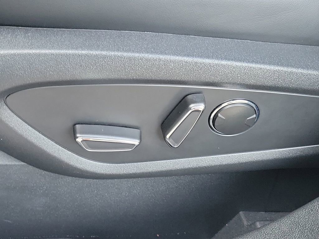 Certified 2023 Lincoln Nautilus Reserve w/ Equipment Group 201A image 26