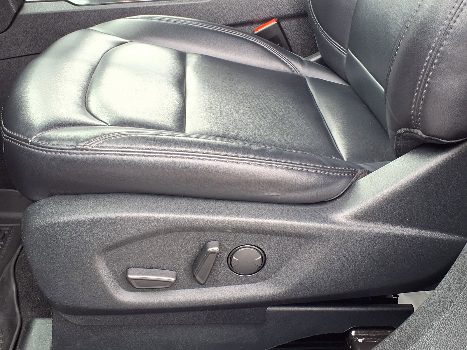 Used 2019 Ford Explorer XLT w/ Equipment Group 202A image 5