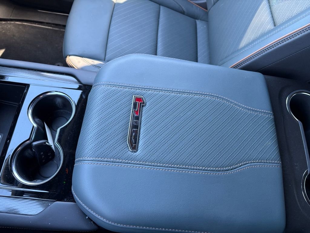 Used 2025 GMC Yukon XL AT4 AWD/4WD image 29