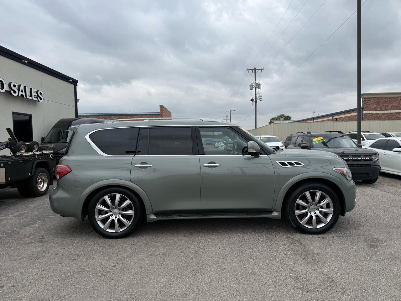 Used 2012 INFINITI QX56 4WD w/ Deluxe Touring Pkg image 5