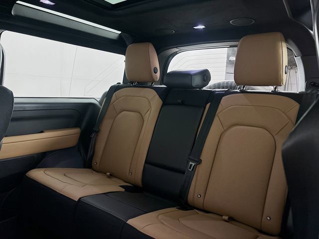 New 2026 Land Rover Defender 90 V8 image 22