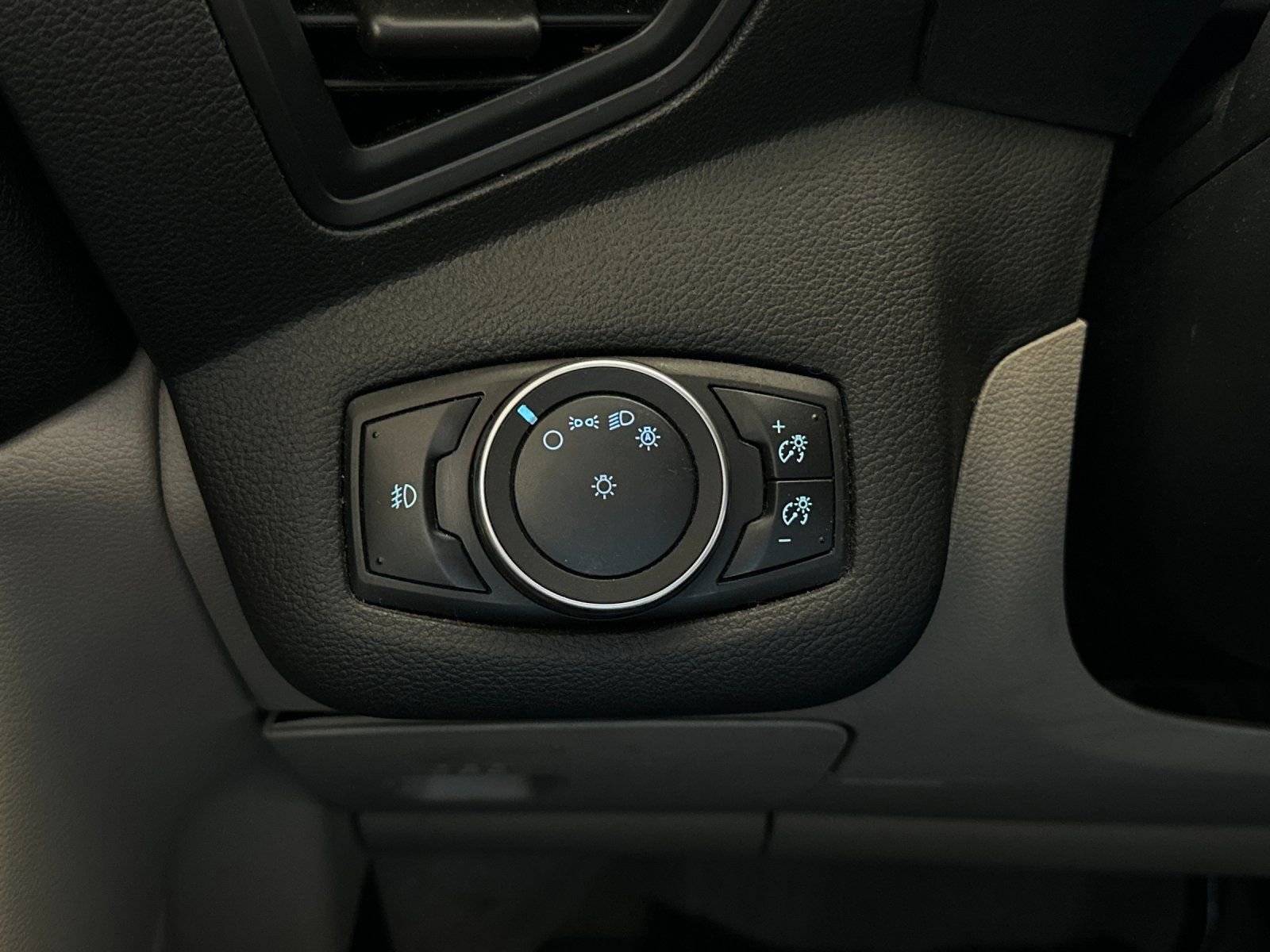 Used 2015 Ford Escape SE image 25