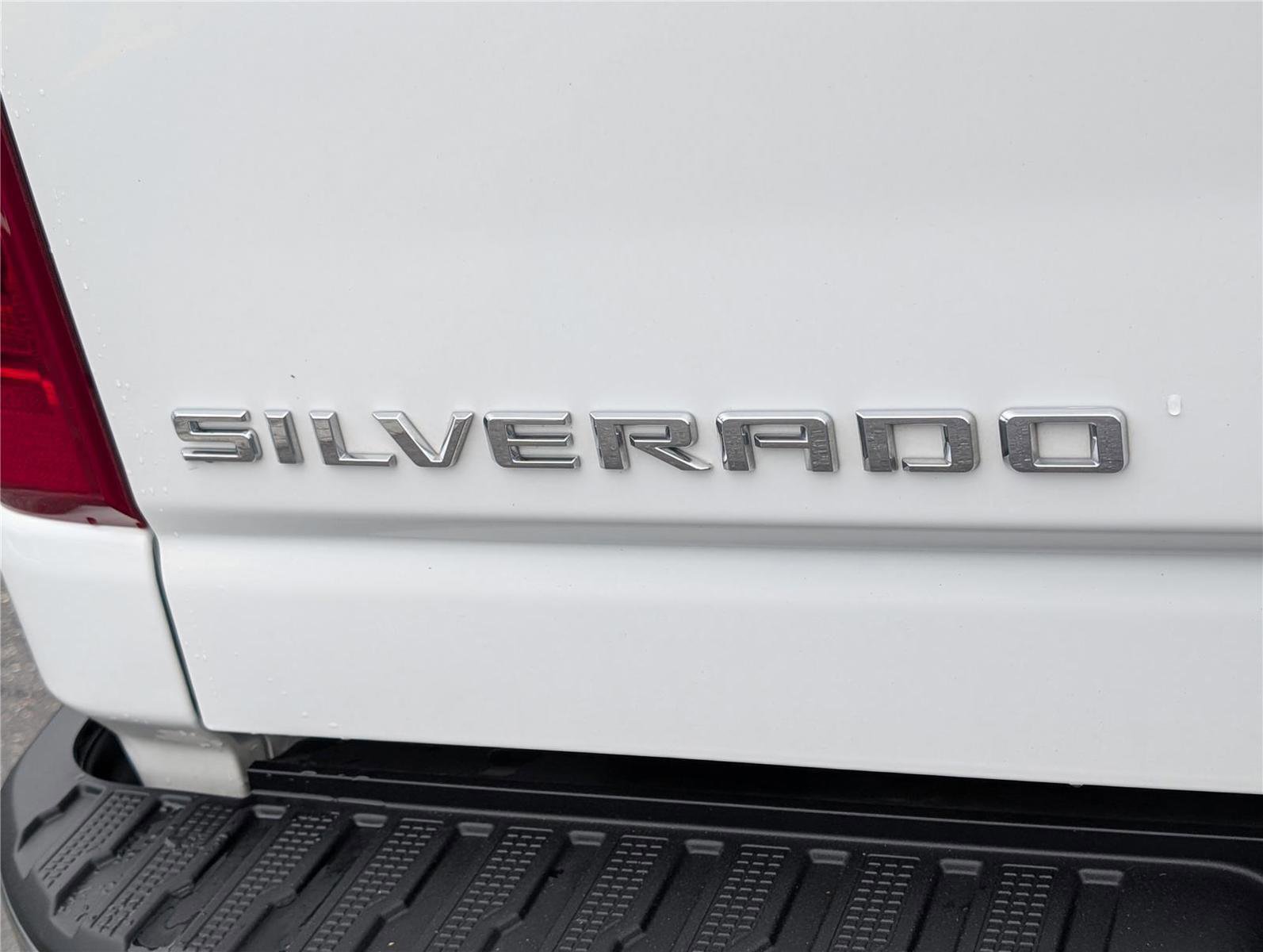 Used 2025 Chevrolet Silverado 2500 LT w/ Convenience Package AWD/4WD image 9