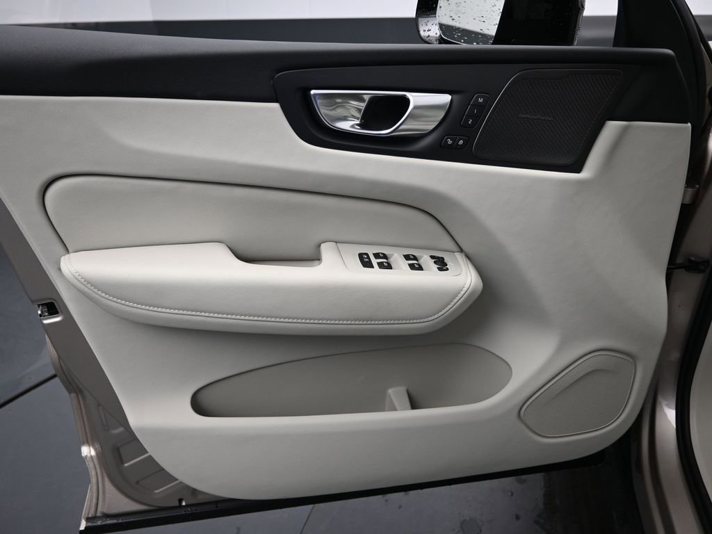 New 2026 Volvo XC60 B5 Ultra w/ Protection Package Premier image 23