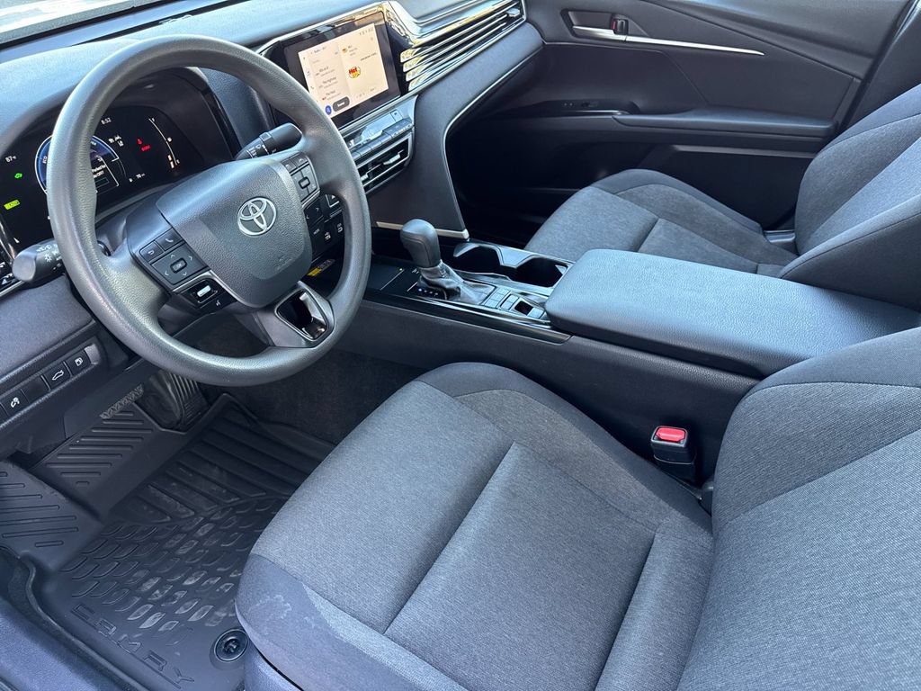 Used 2025 Toyota Camry LE FWD image 9