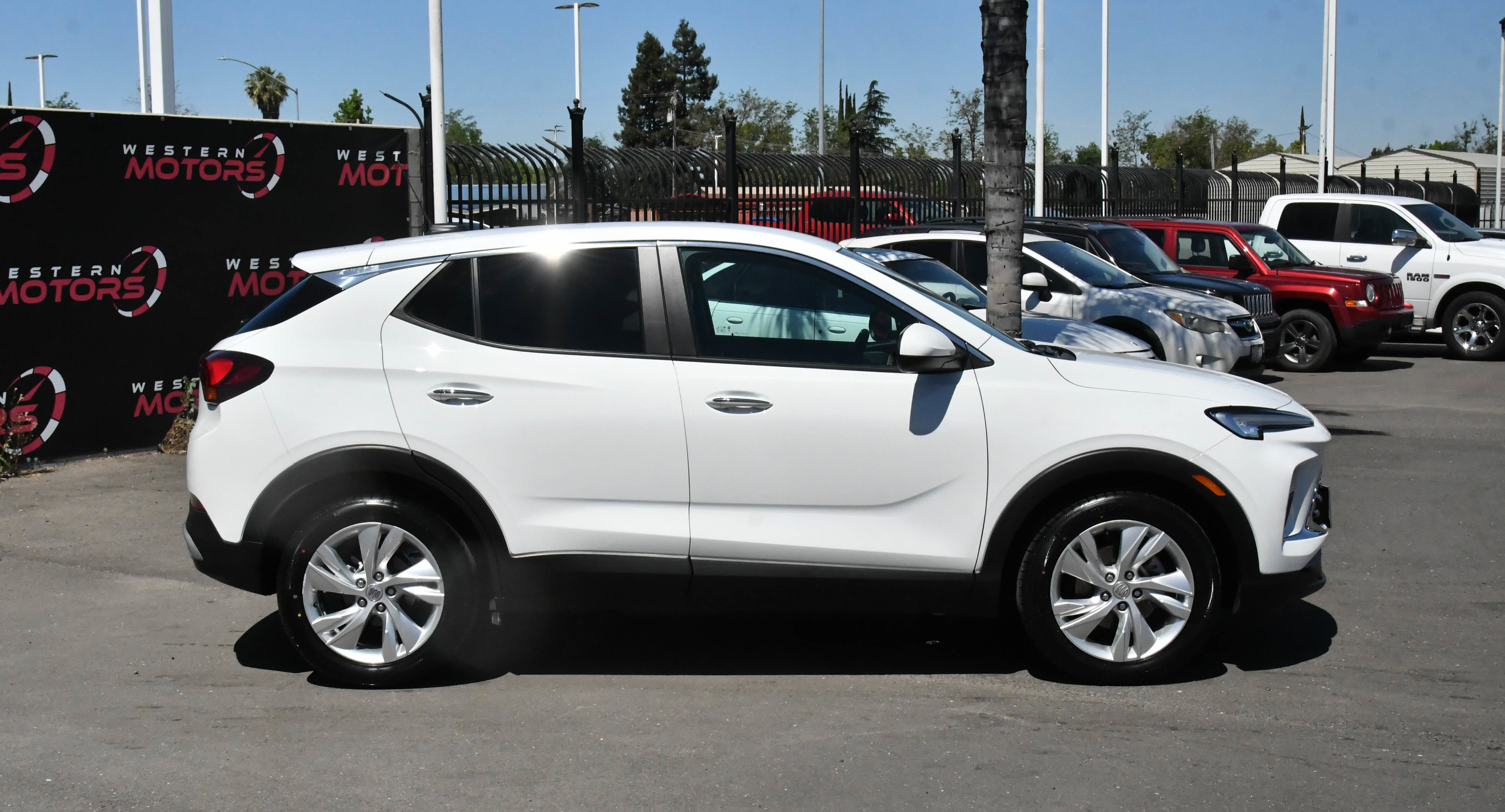 Used 2024 Buick Encore GX Preferred image 9