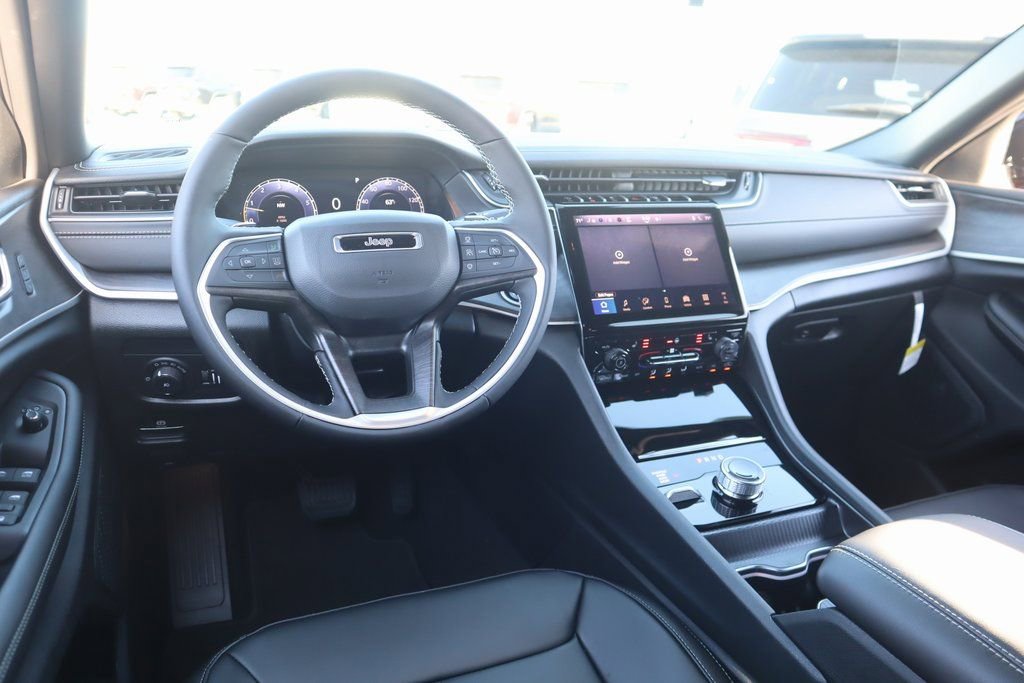 New 2025 Jeep Grand Cherokee L Limited image 2