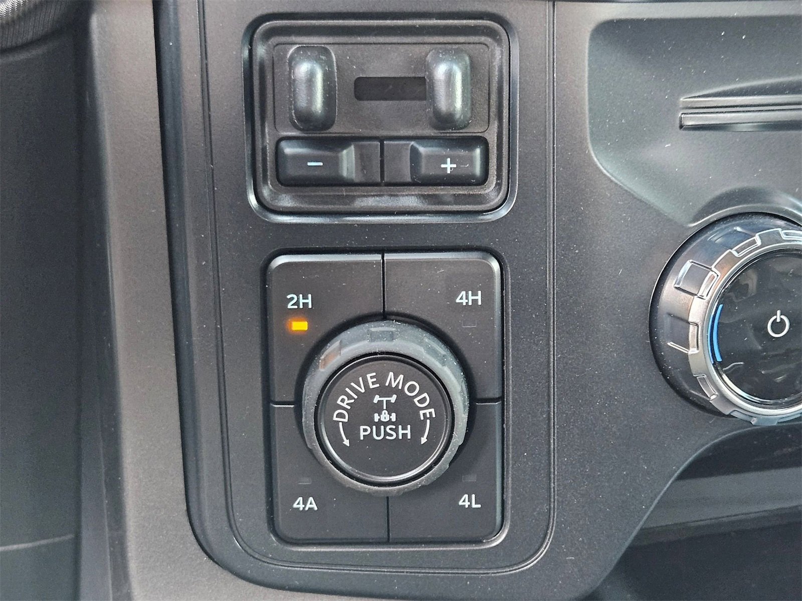 New 2025 Ford F150 Lariat w/ Equipment Group 501A Mid image 18