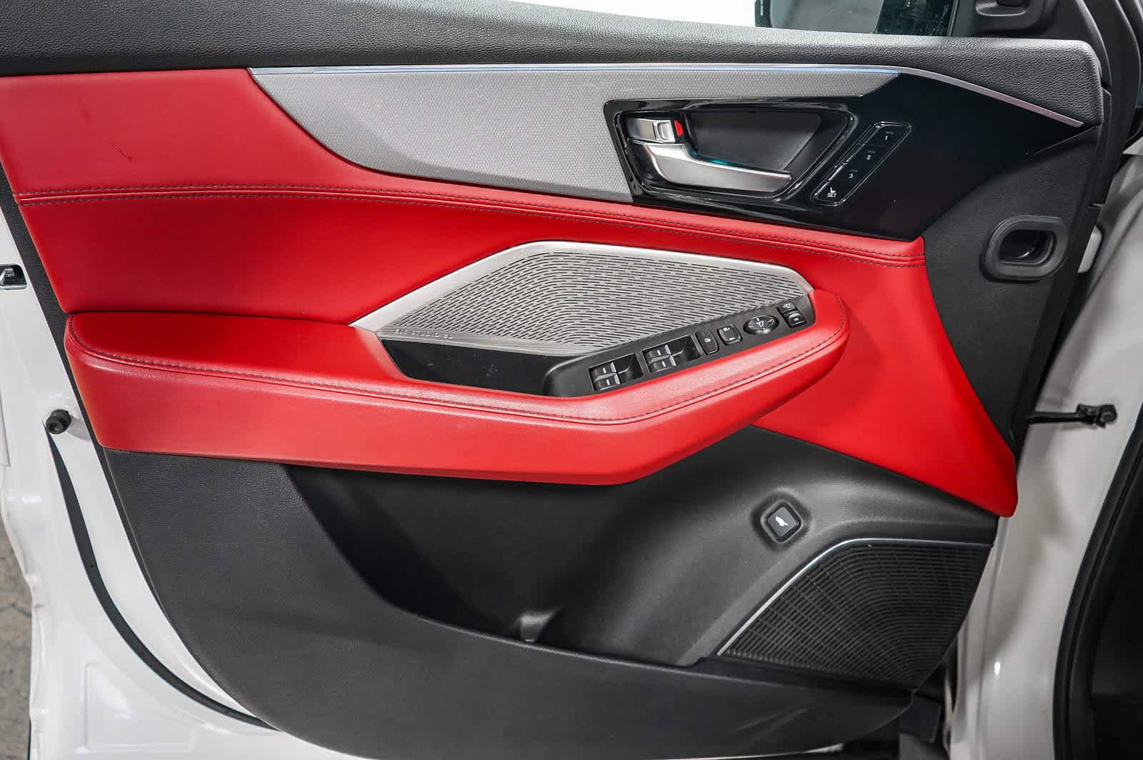 Used 2023 Acura MDX A-Spec image 25