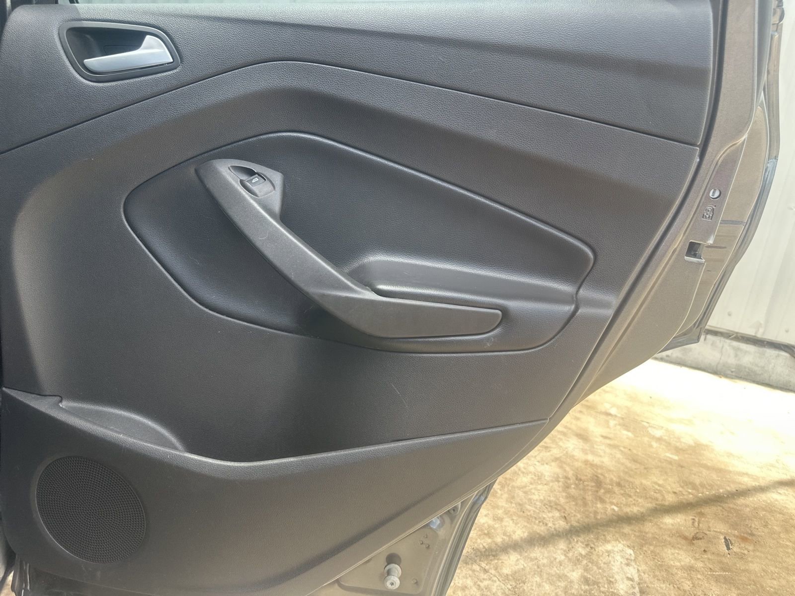 Used 2017 Ford Escape SE FWD image 15