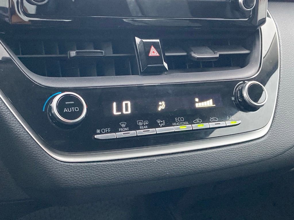 Used 2020 Toyota Corolla LE FWD image 25