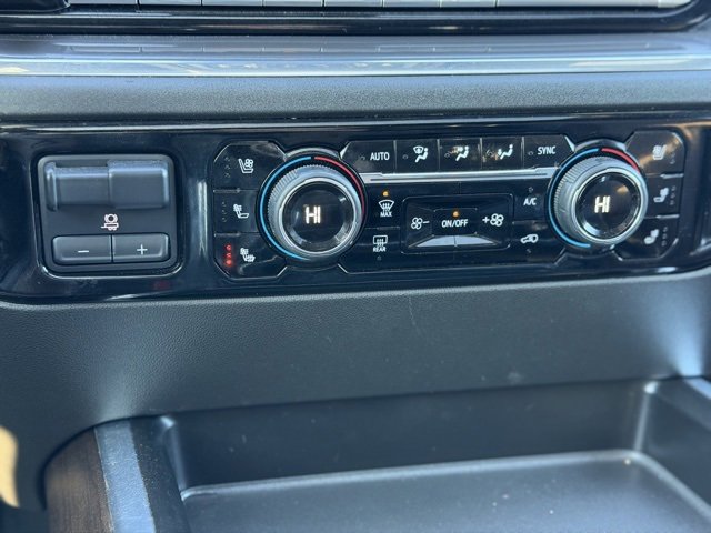 Used 2024 Chevrolet Silverado 3500 High Country image 32