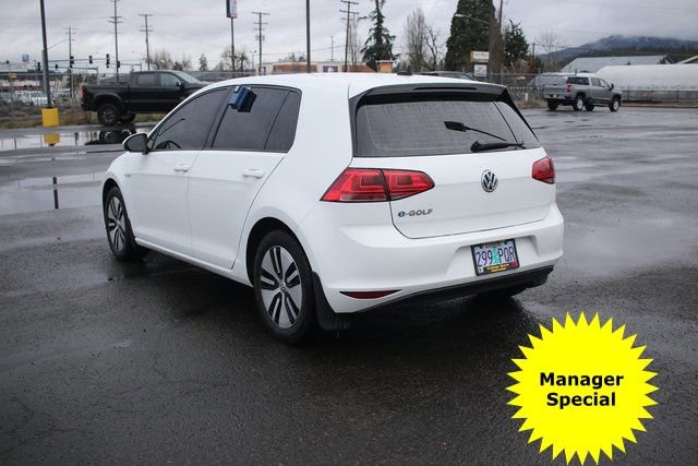 Used 2016 Volkswagen e-Golf SE image 6