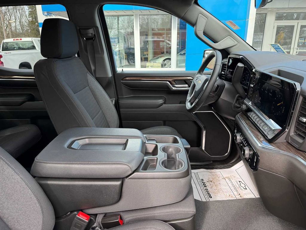 Used 2024 Chevrolet Silverado 1500 LT image 38