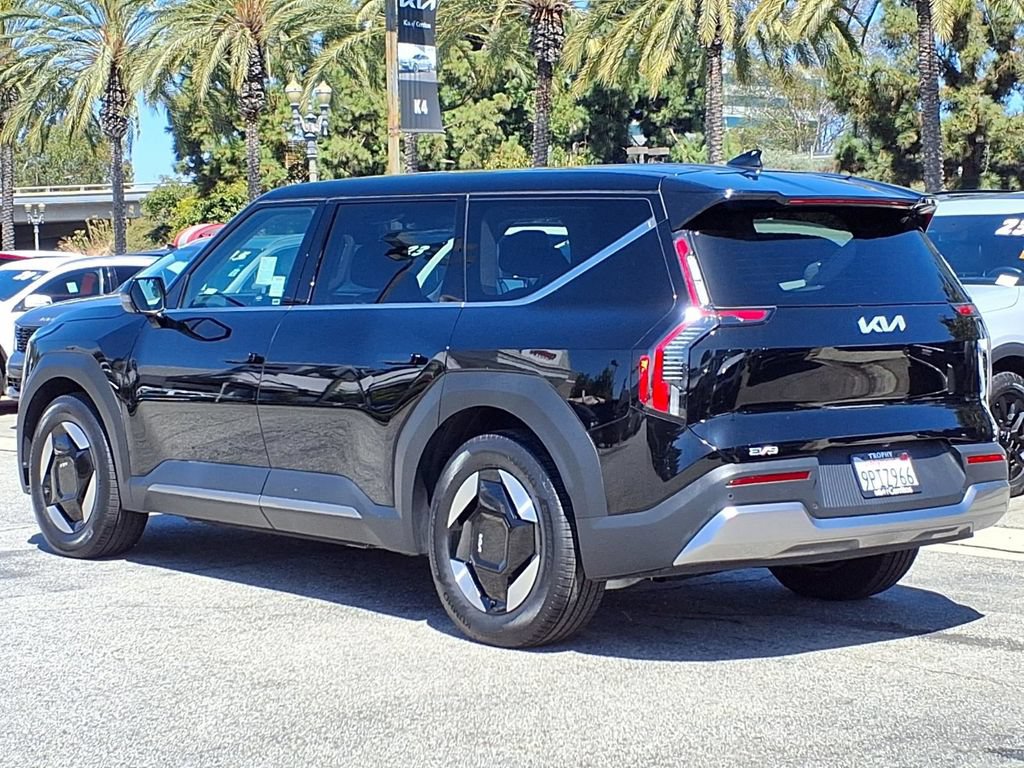 Certified 2024 Kia EV9 Light RWD image 4