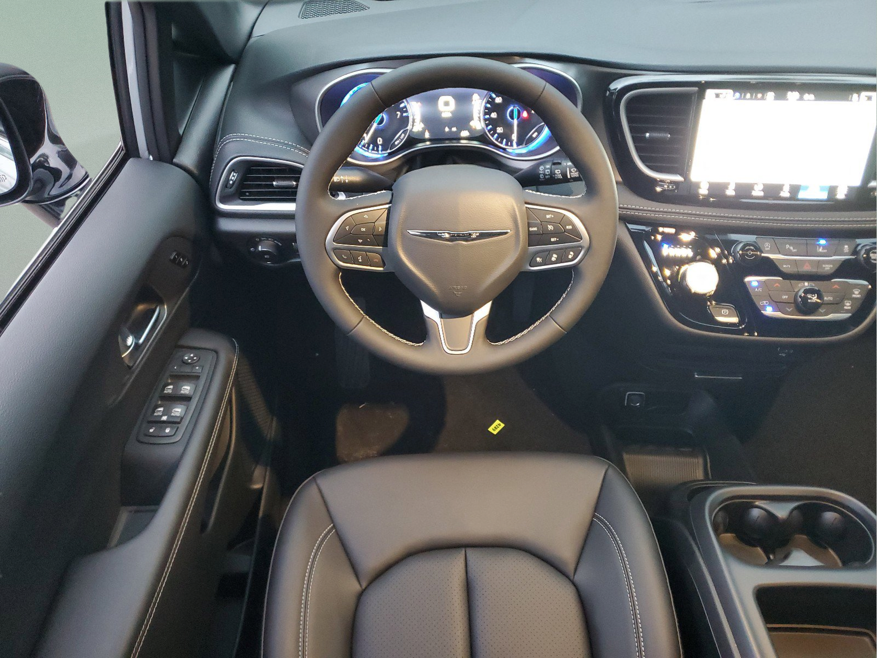 New 2026 Chrysler Pacifica Select FWD image 8