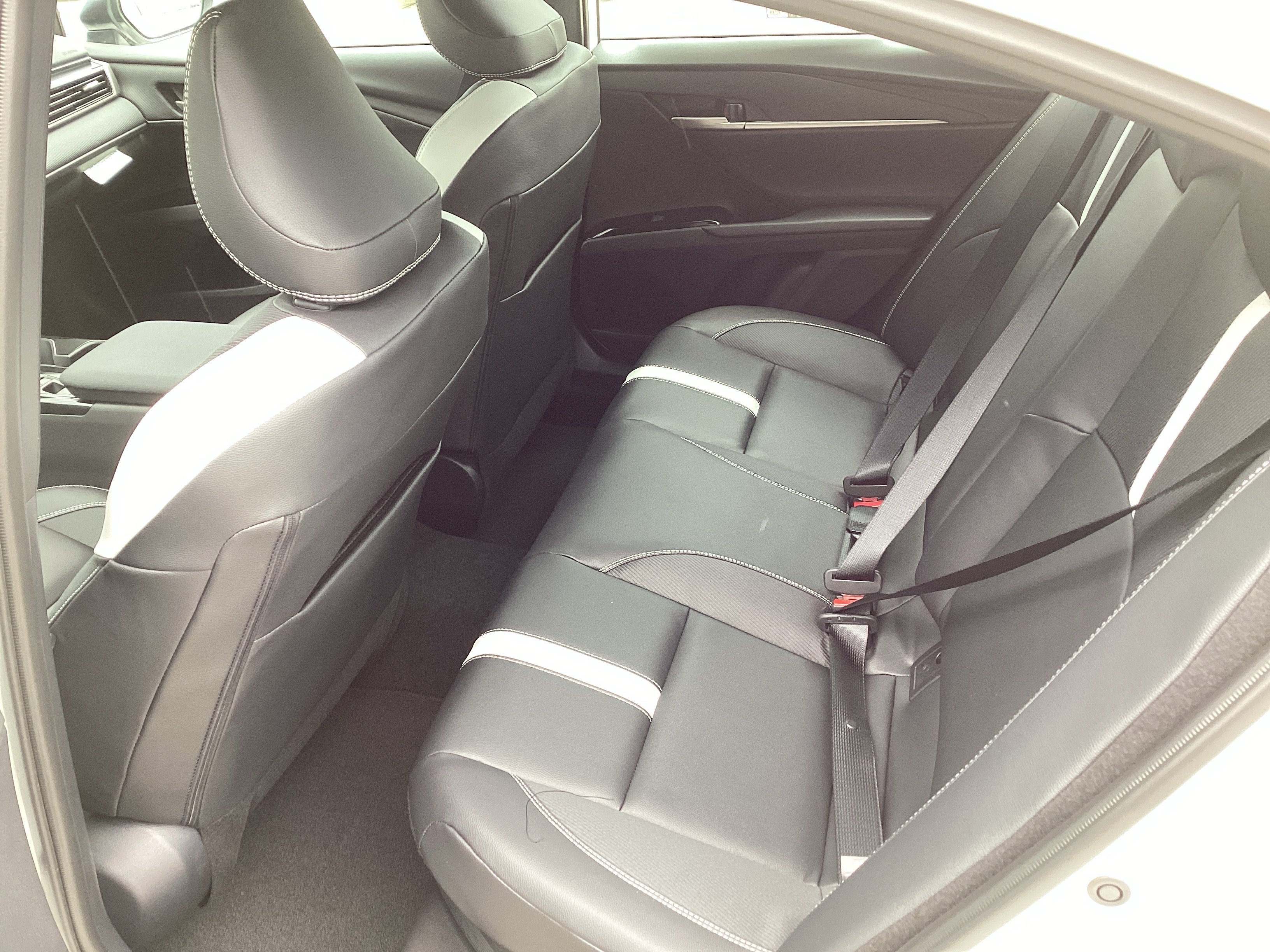 New 2026 Toyota Camry SE w/ Convenience Package FWD image 3