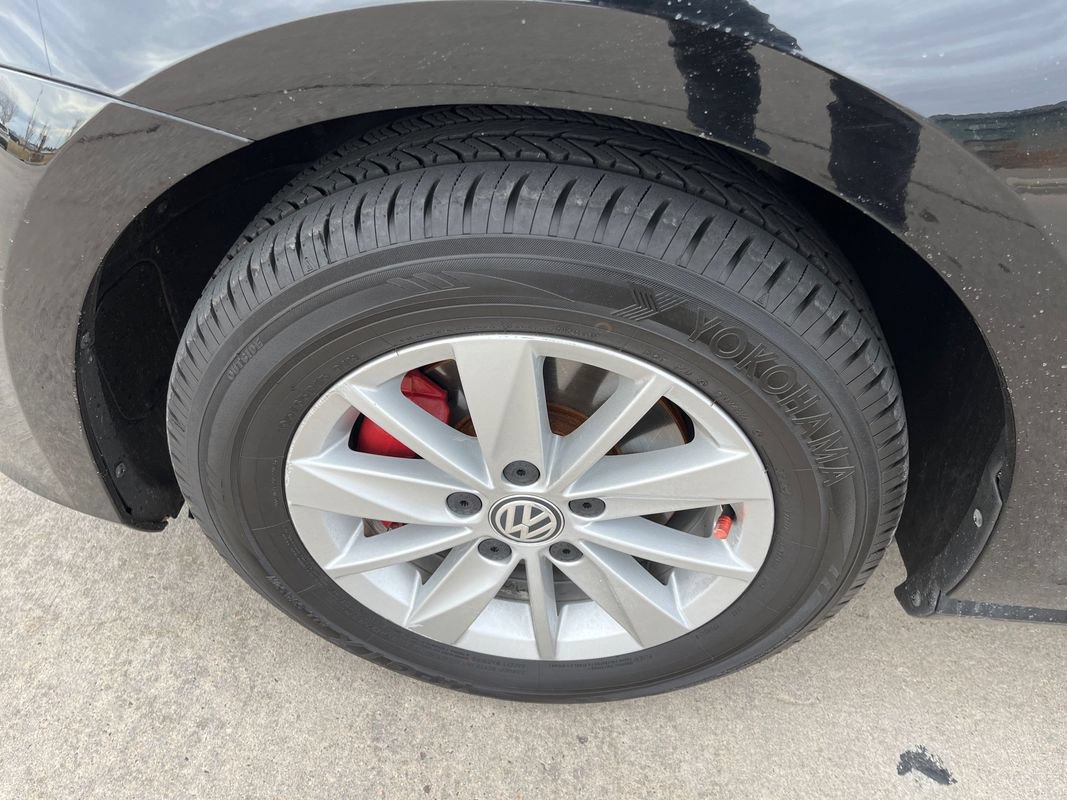 Used 2016 Volkswagen Golf S FWD image 22