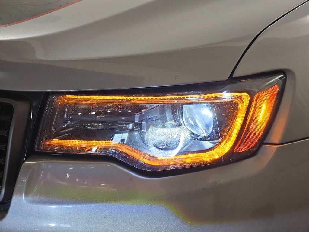 Used 2019 Jeep Grand Cherokee Trailhawk AWD/4WD image 34
