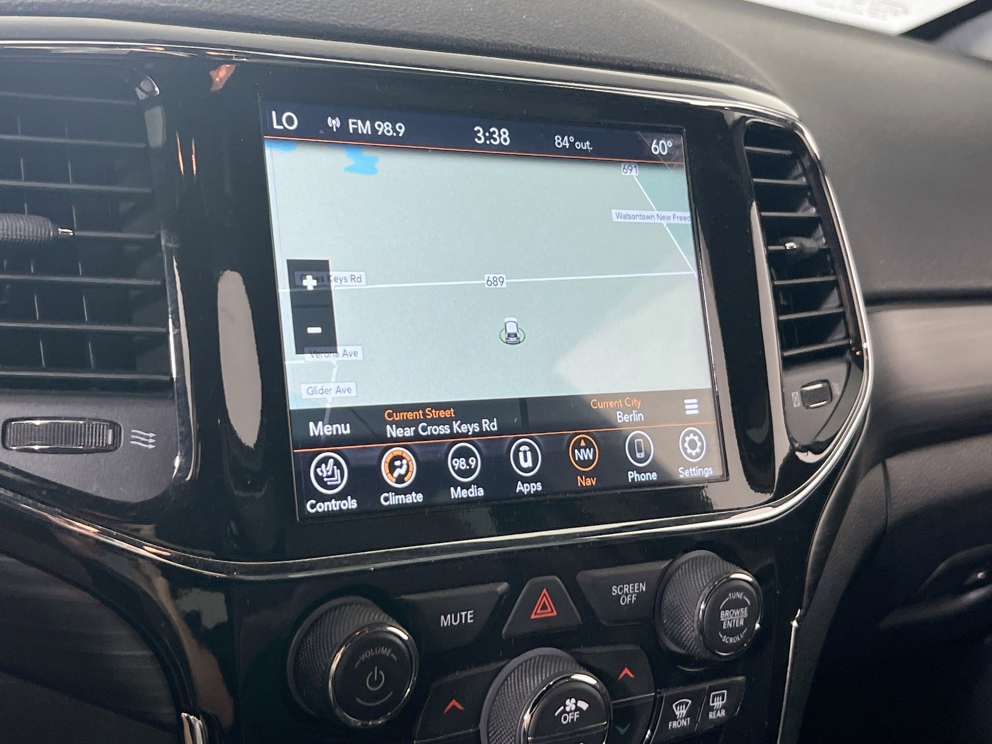 Used 2022 Jeep Grand Cherokee Laredo X image 13