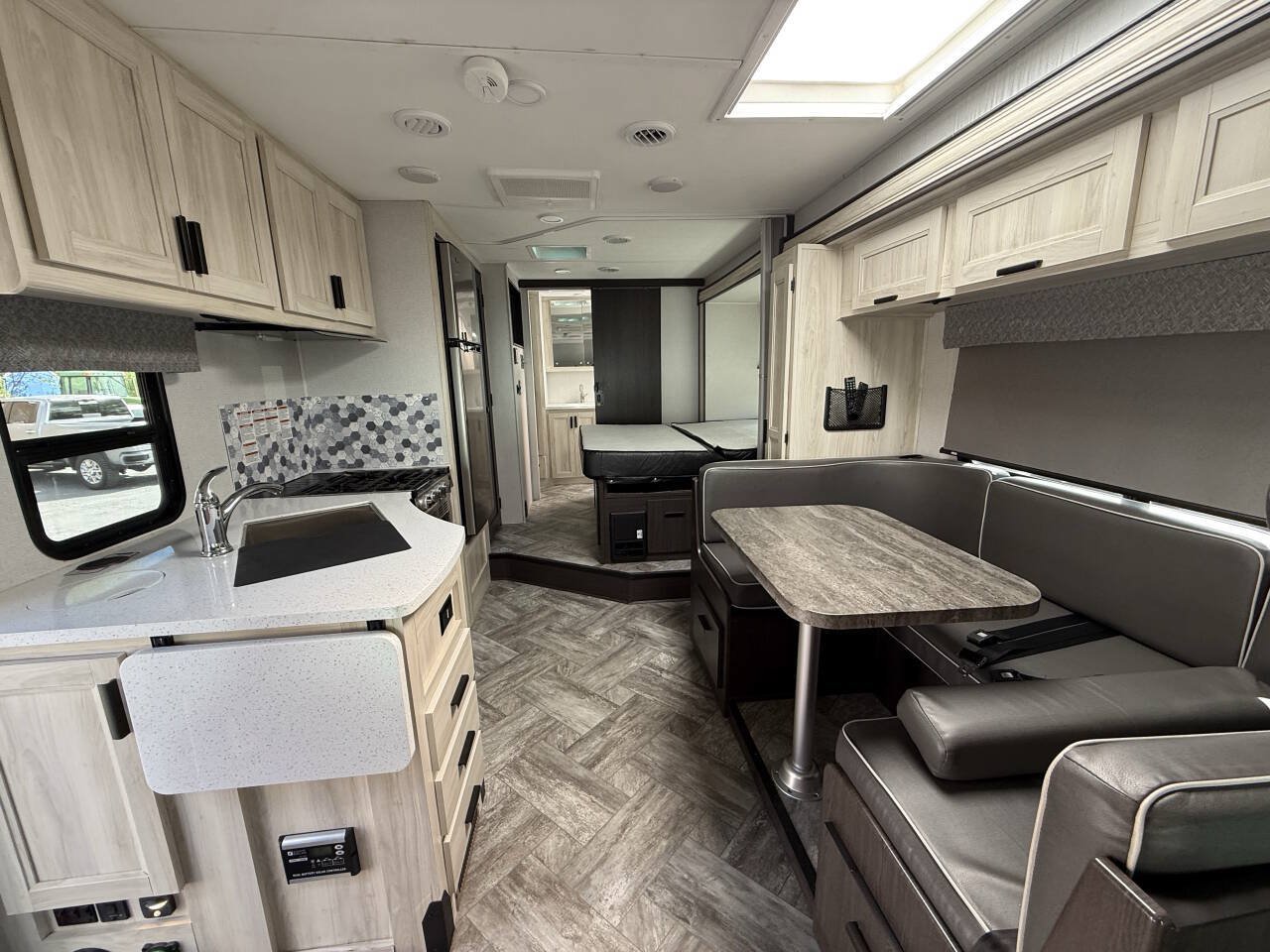 Used 2022 Ford E-450 and Econoline 450 Super Duty w/ Motorhome Prep Package RWD image 10