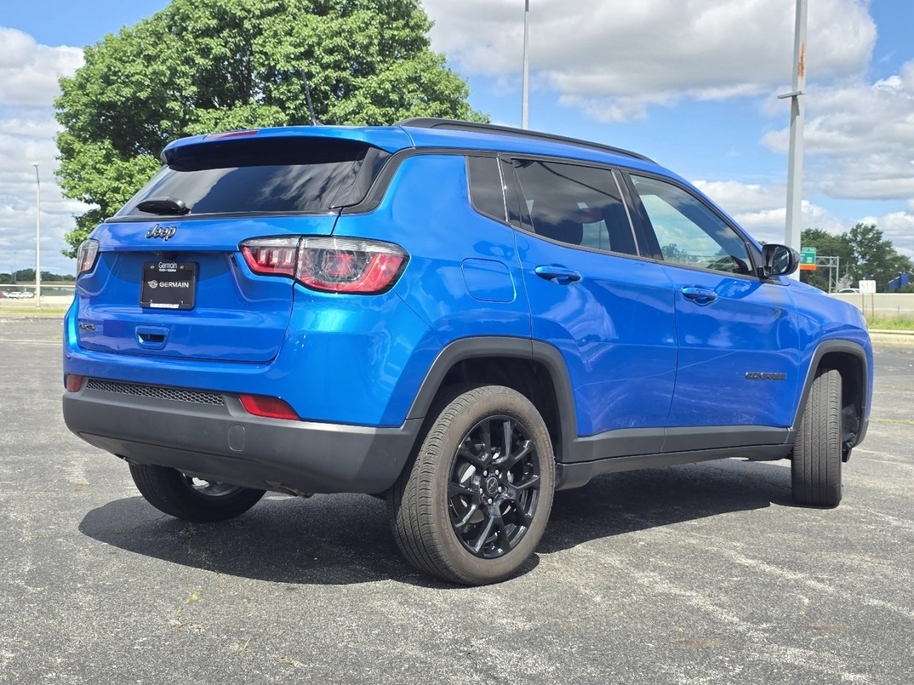 Used 2025 Jeep Compass Latitude w/ Altitude Special Edition AWD/4WD image 14