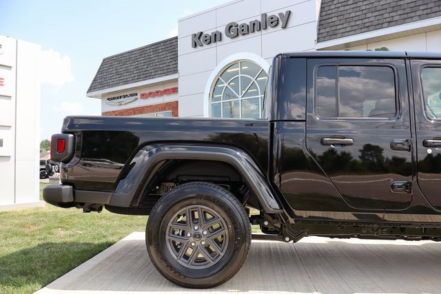 New 2025 Jeep Gladiator Sport image 36