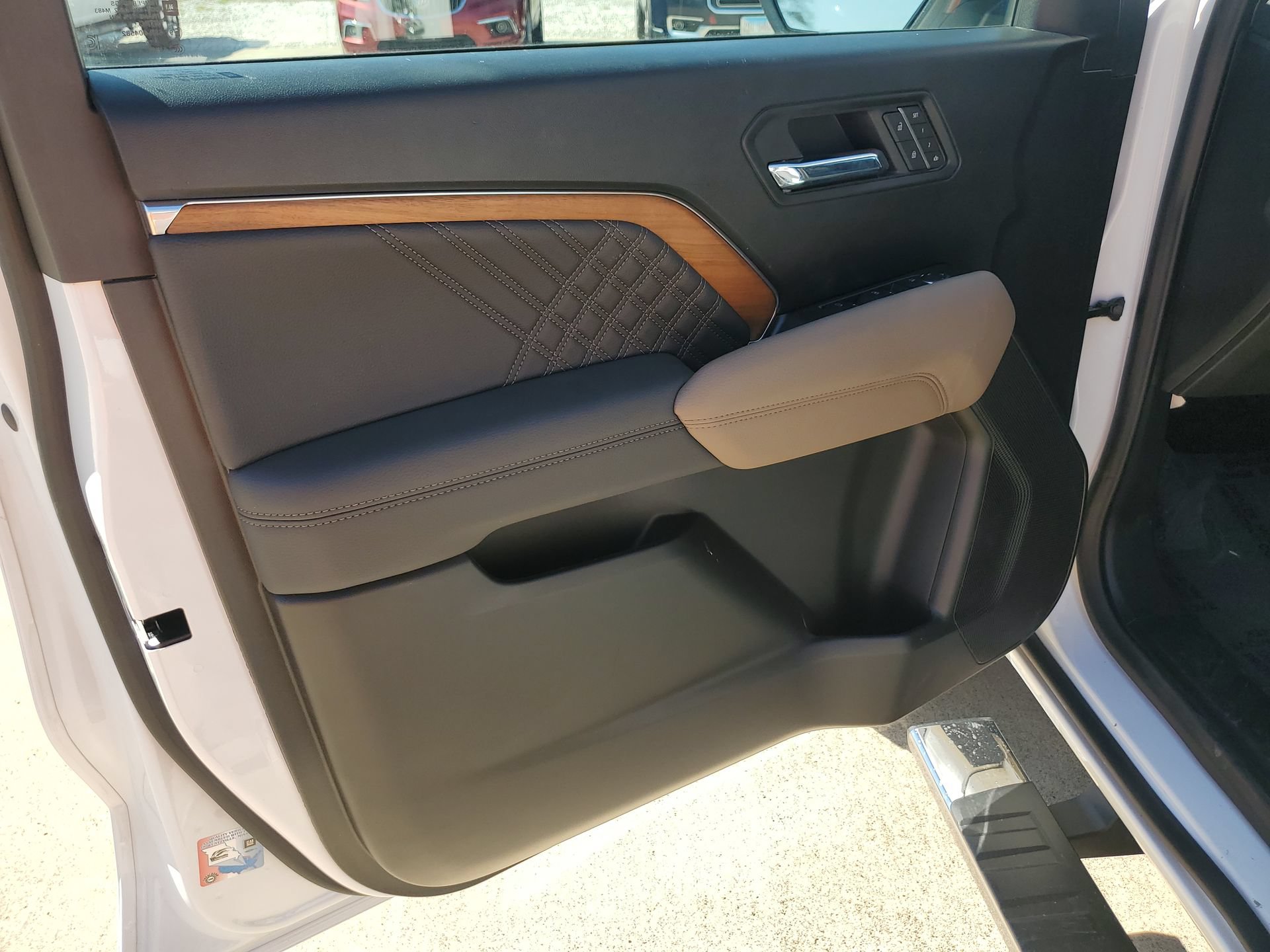 Used 2025 GMC Canyon Denali AWD/4WD image 30
