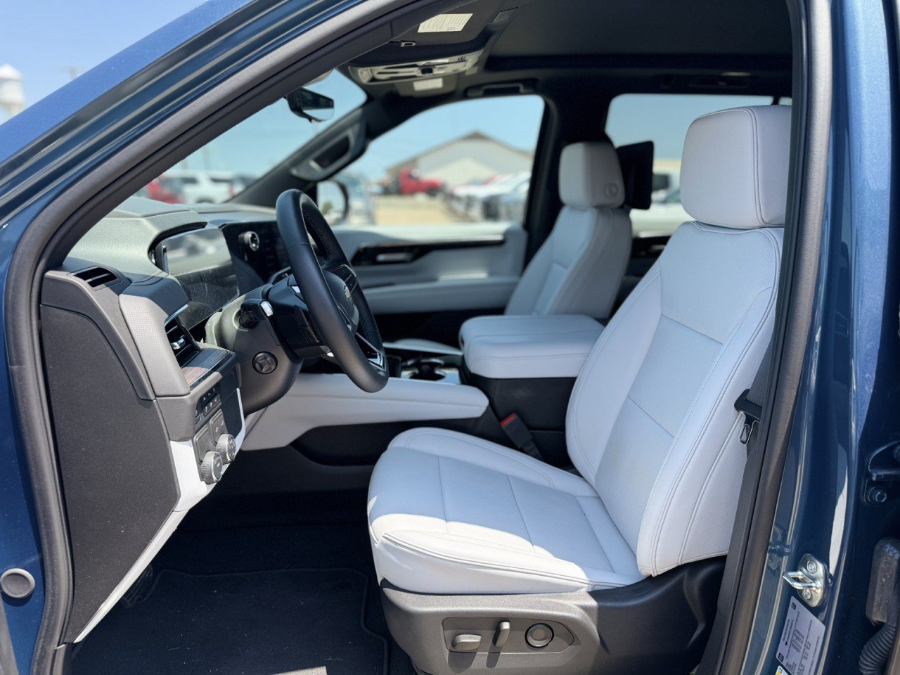 Used 2025 Chevrolet Tahoe Premier RWD image 7
