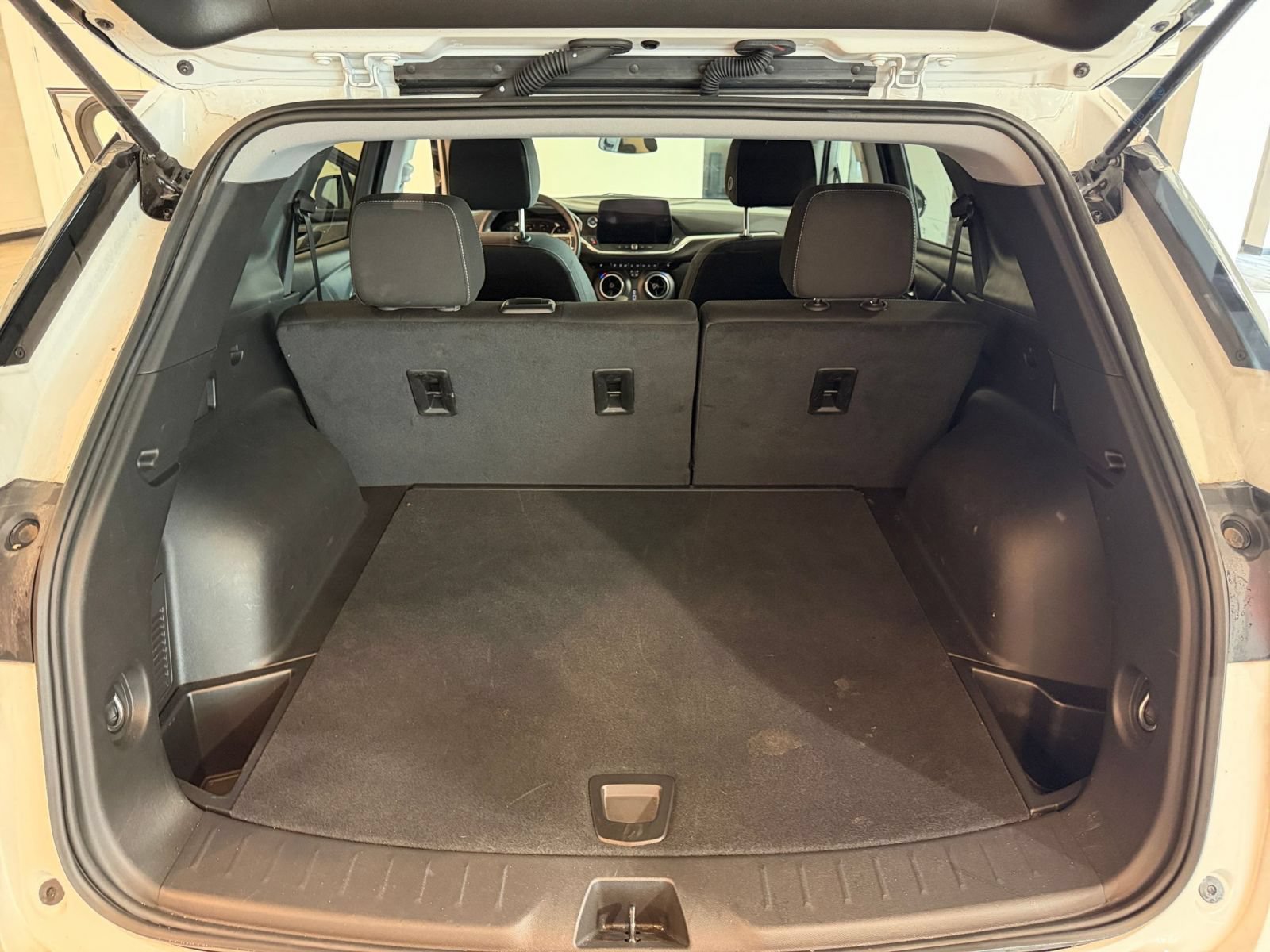 Used 2025 Chevrolet Blazer LT FWD image 31