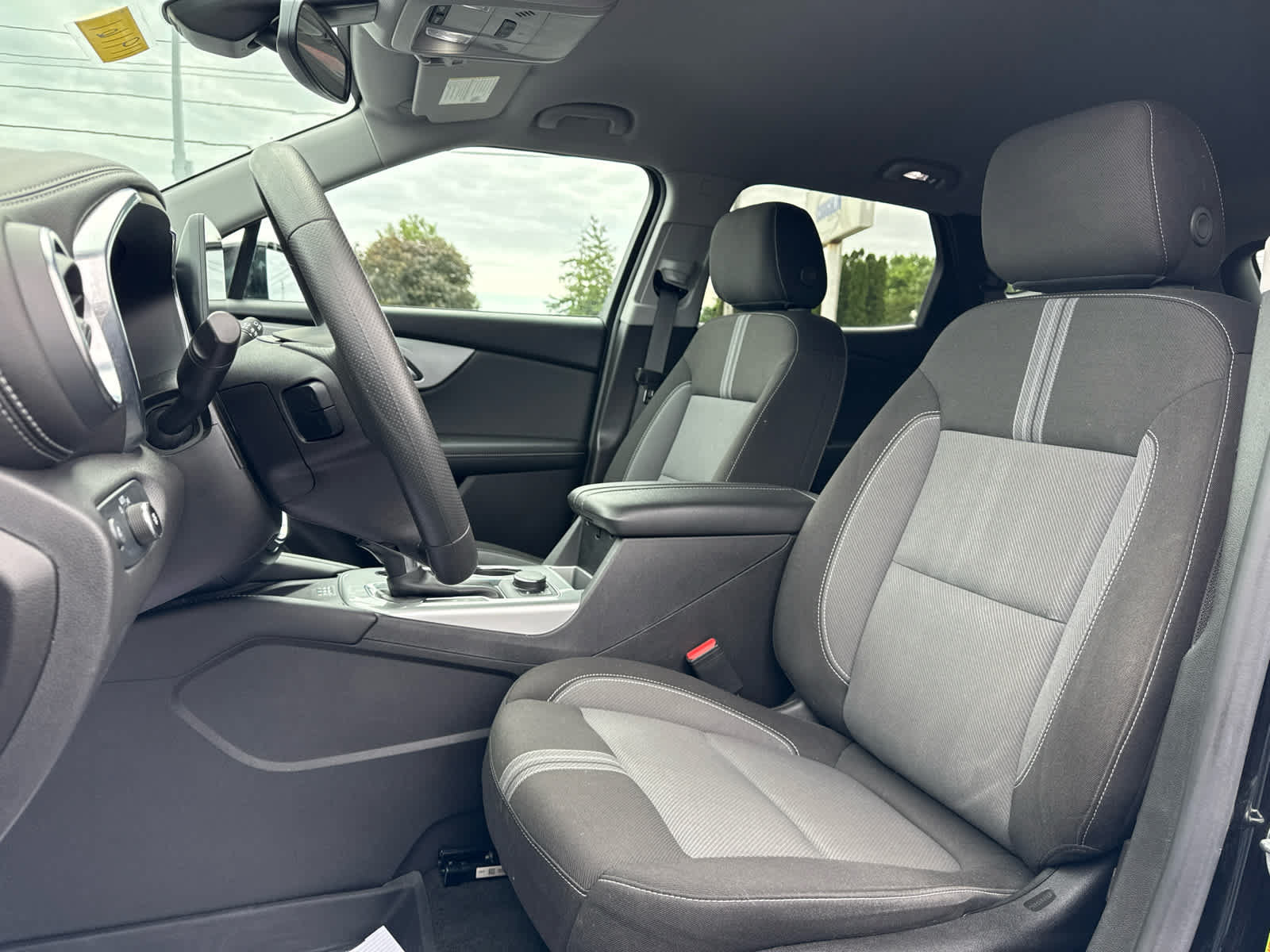 Certified 2025 Chevrolet Blazer LT w/ Convenience Package FWD image 11