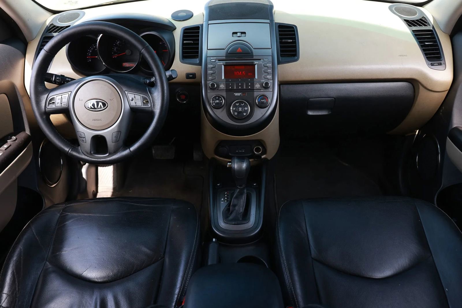 Used 2011 Kia Soul ! FWD image 2