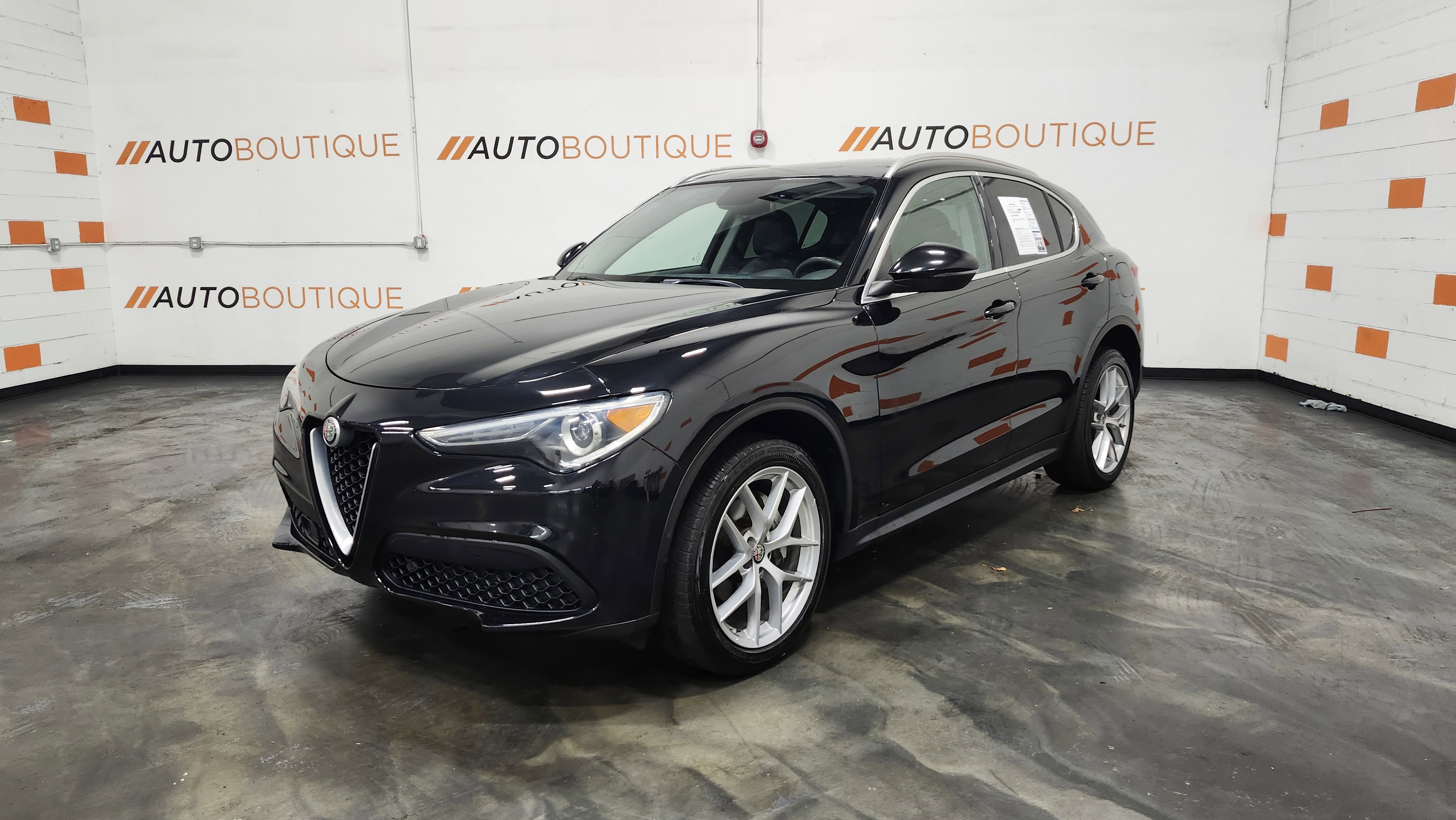 Used 2018 Alfa Romeo Stelvio AWD image 16