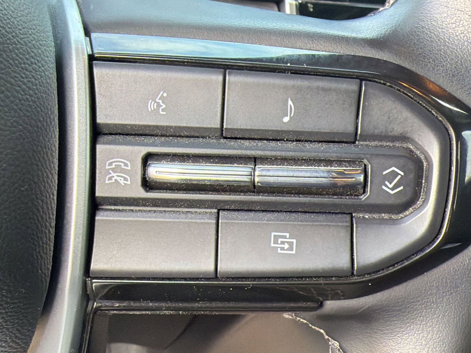 Used 2024 Chevrolet Colorado LT w/ LT Convenience Package II AWD/4WD image 21