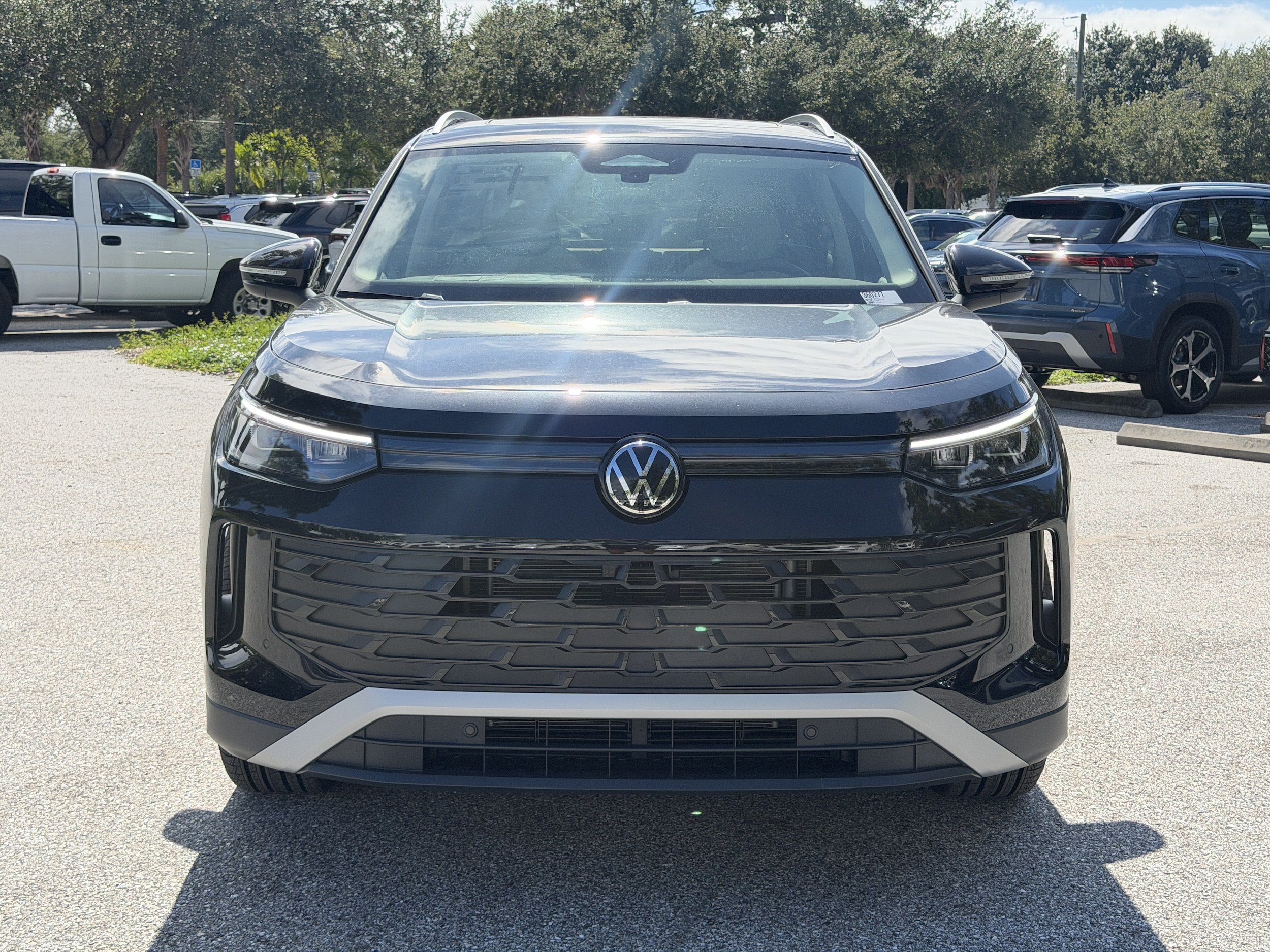 New 2026 Volkswagen Tiguan SE FWD image 2